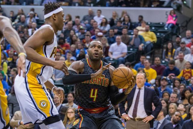 欧联杯室外气温-1℃ 曼联队长B费脱外套给球童