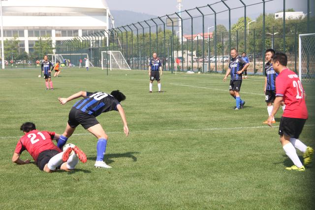 瓜帅新合同没有跳出条款 曼城降级他也不能离队